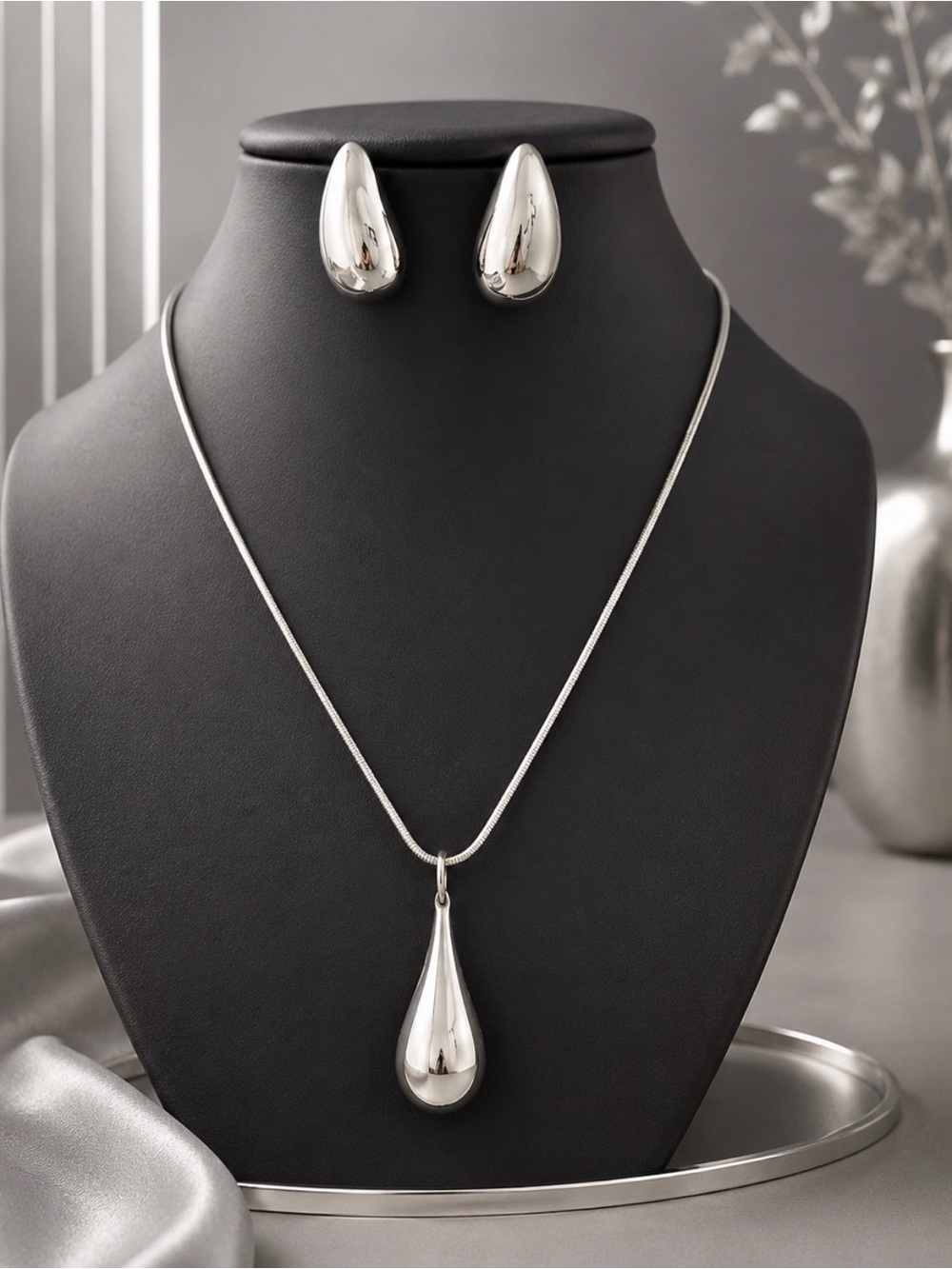 Vintage Silver Tone Teardrop Necklace Earrings Set Modernist Statement Jewelry